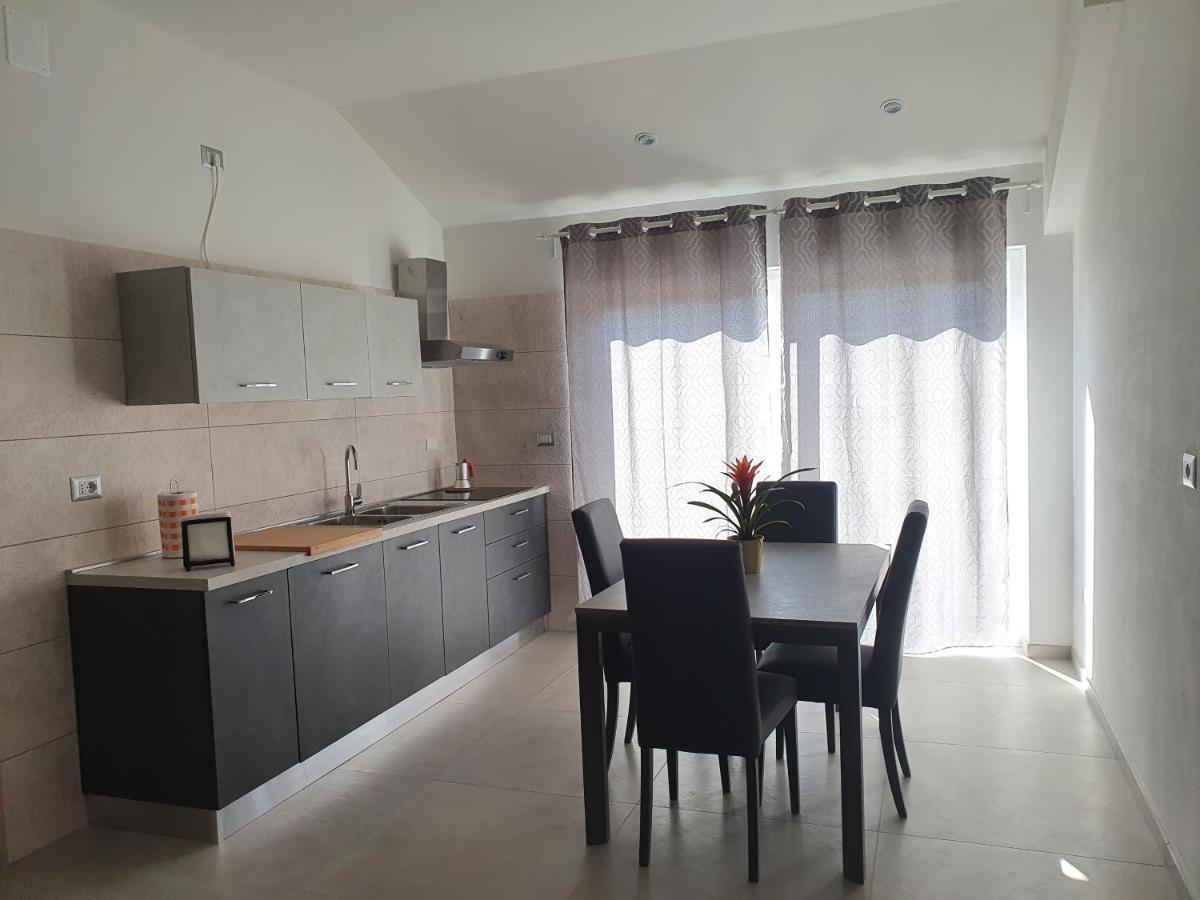 Setteabbracci Suite & Apartments Baronissi Bagian luar foto