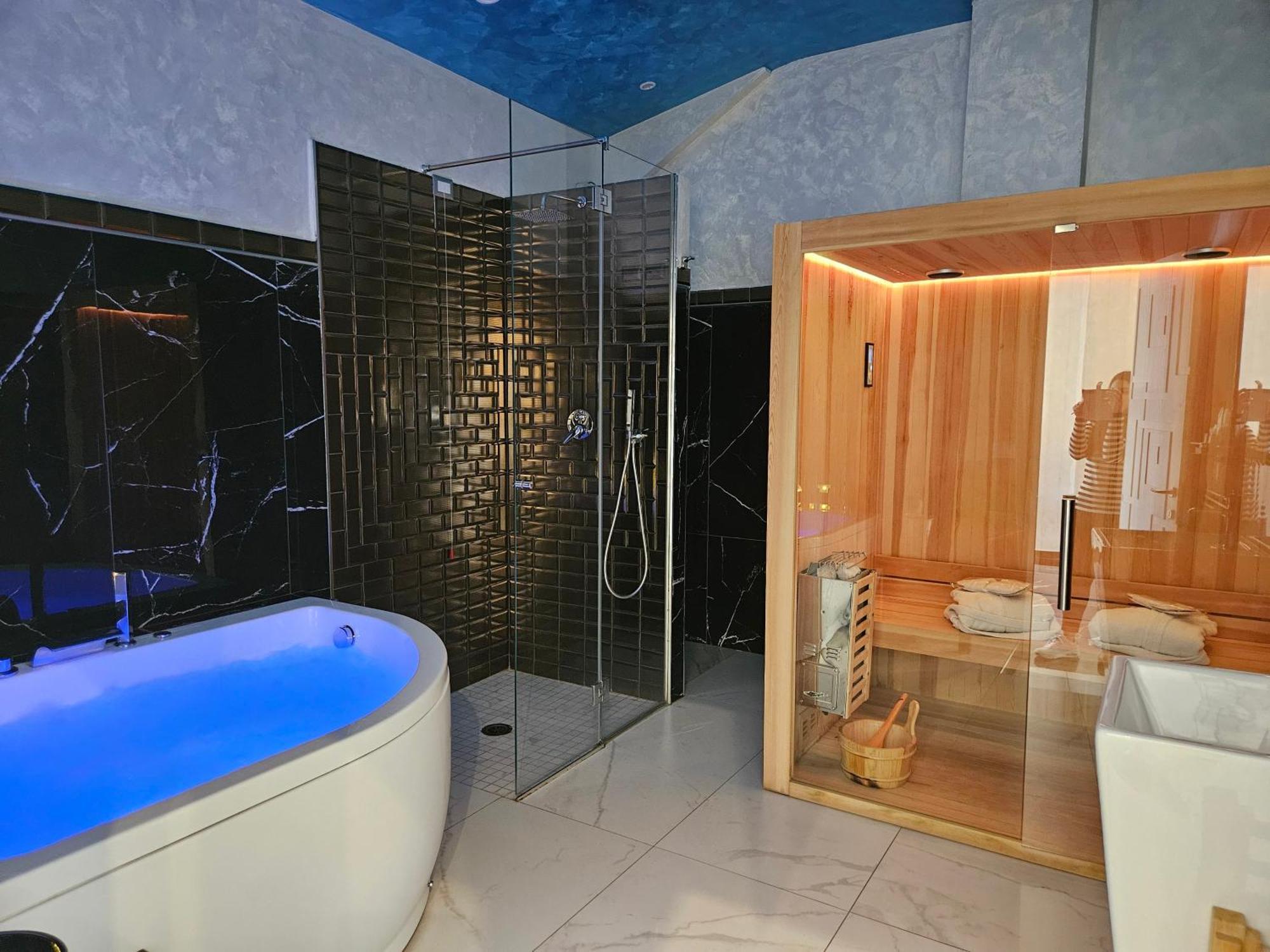 Setteabbracci Suite & Apartments Baronissi Bagian luar foto